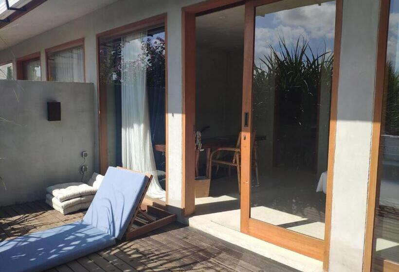 اتاق لوکس با بالکن, Zin Canggu Resort & Villas