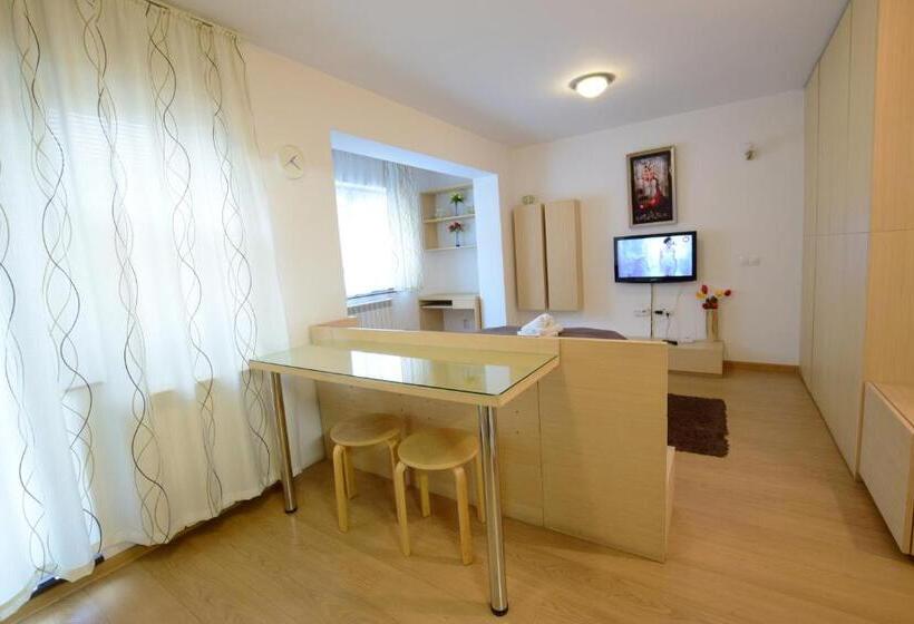 Escritório Estándar, Decebal Residence Apartments