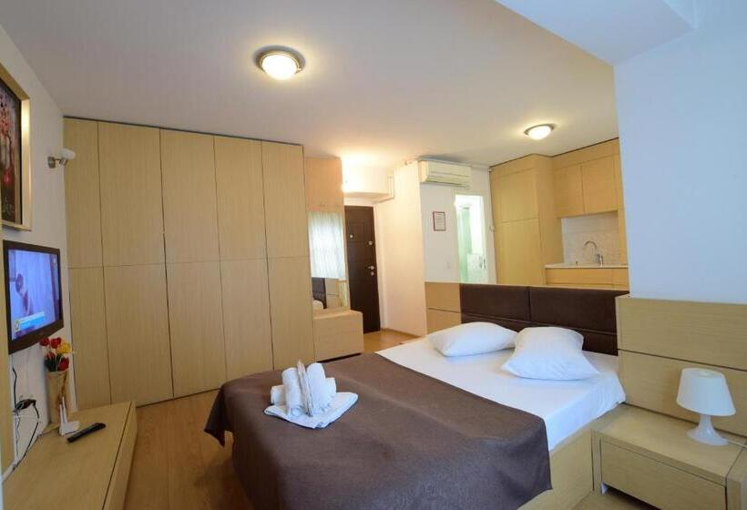Escritório Estándar, Decebal Residence Apartments