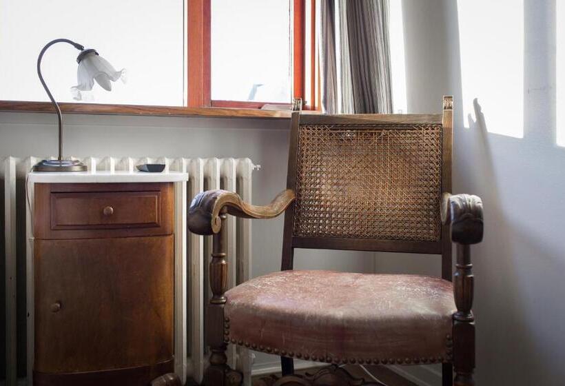 Номер Стандарт Вид на Сад, Eric The Red Guesthouse