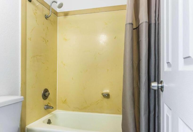 اتاق لوکس با تخت بزرگ, Studio 6alexandria, La