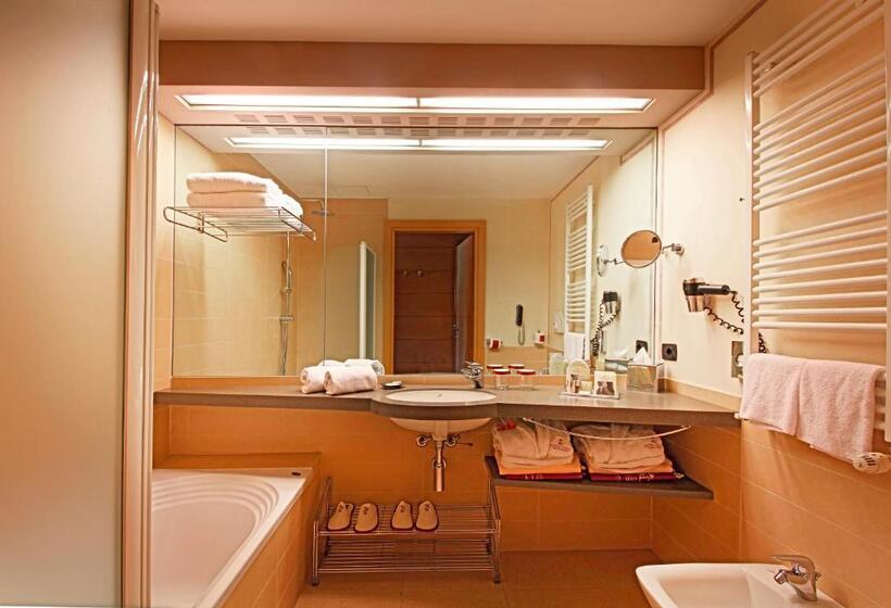 Comfort room with lake view, Caesius Thermae & Spa Resort
