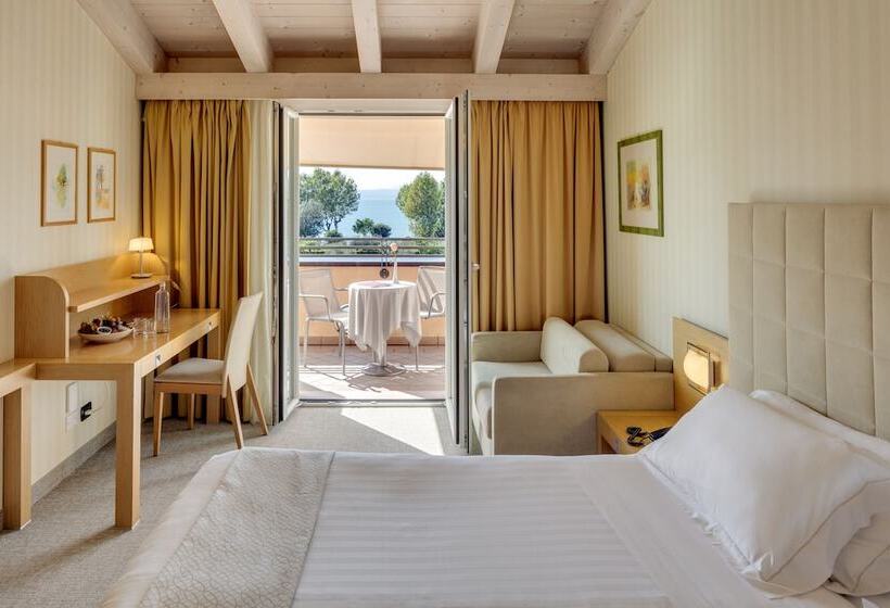 Comfort room with lake view, Caesius Thermae & Spa Resort