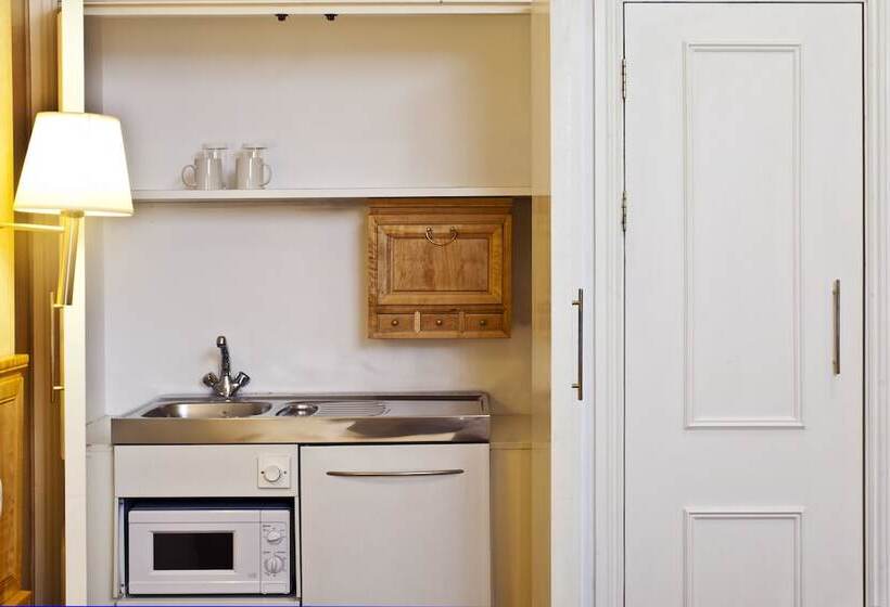 Студия Deluxe, Grange Buckingham