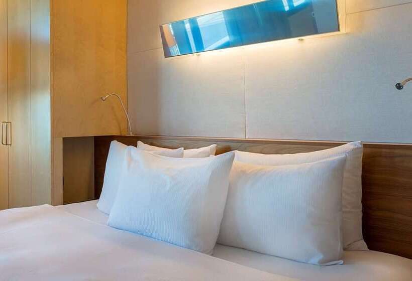 Полулюкс Кровать Кинг, Hilton Tokyo Narita Airport