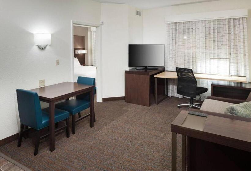 Люкс, Residence Inn Kansas City Country Club Plaza