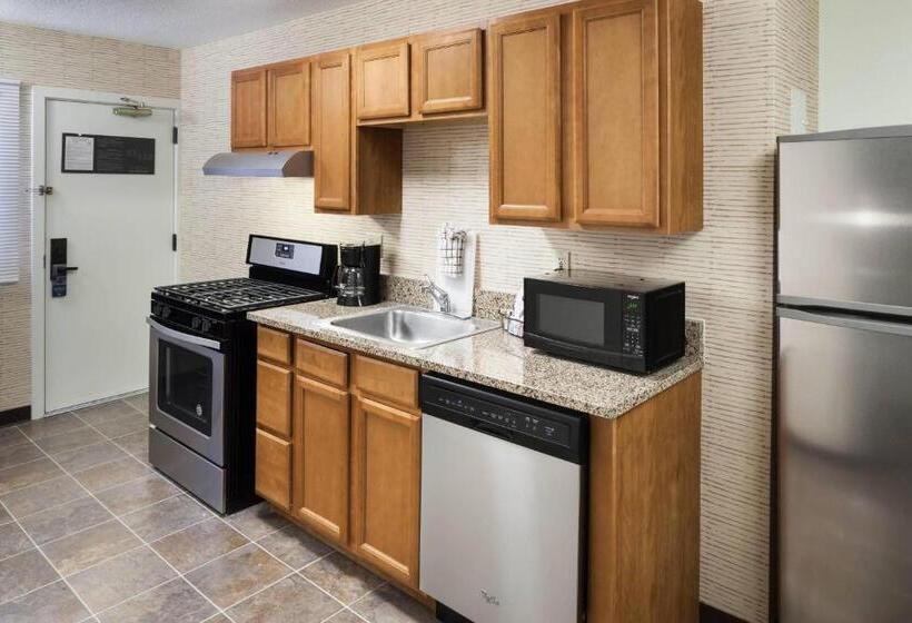 Люкс Кровать Квин, Residence Inn Kansas City Country Club Plaza