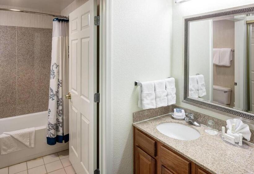 Люкс Кровать Кинг, Residence Inn Kansas City Country Club Plaza