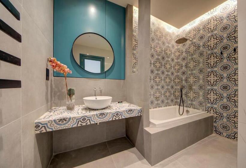 Deluxe Room, 23 Boutique