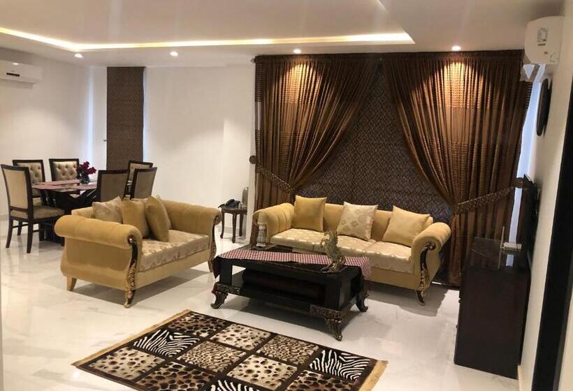اتاق لوکس با تخت بزرگ, Royal Guest House Lahore Cantt