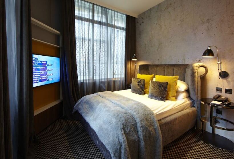 Номер Стандарт, Malmaison London