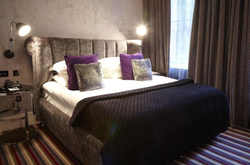 Номер Стандарт, Malmaison London
