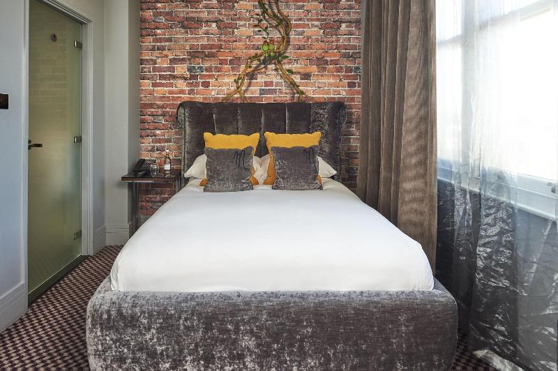 Номер Стандарт, Malmaison London