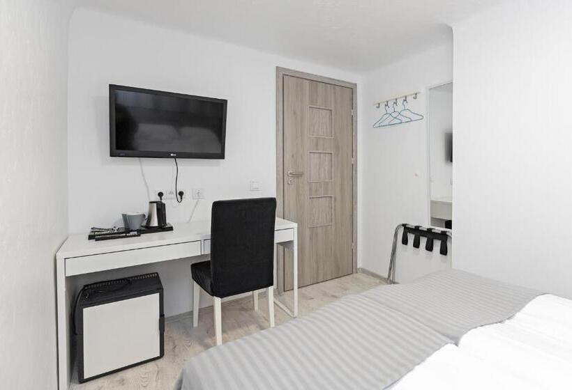 اتاق استاندارد با سرویس بهداشتی مشترک, Happyinn Rooms