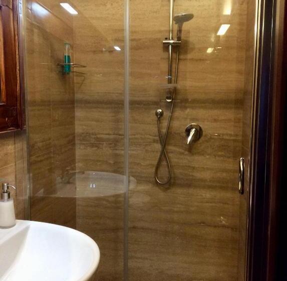 带阳台的三人标准间, B&b Domus Candida