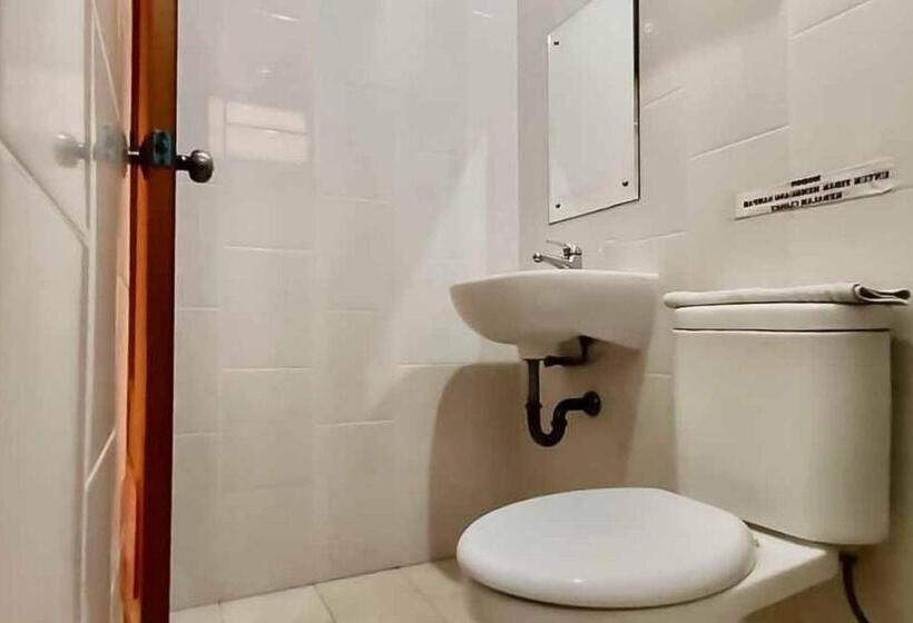 Номер Economy, Reddoorz Syariah Plus Near Cirebon Super Block Mall 2