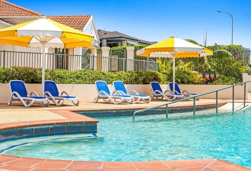 Апартаменты 3 Спальни Вид на Море, The Cove Yamba