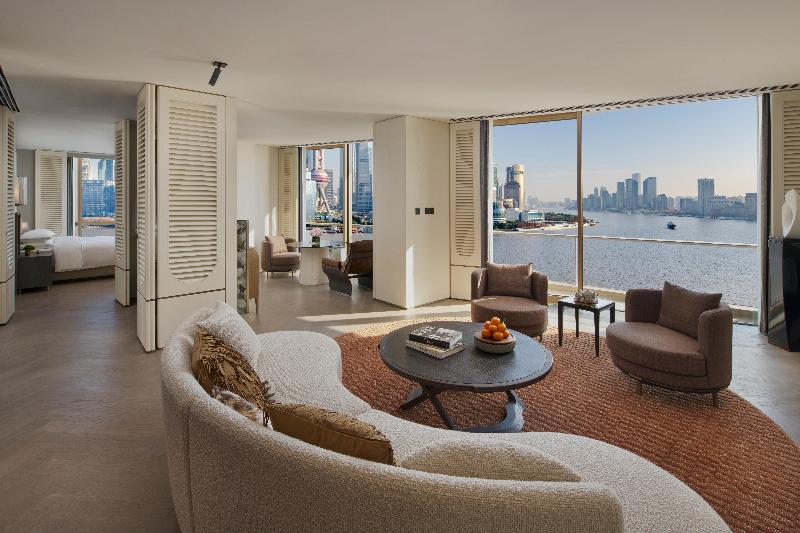 스위트, The Seagull on the Bund