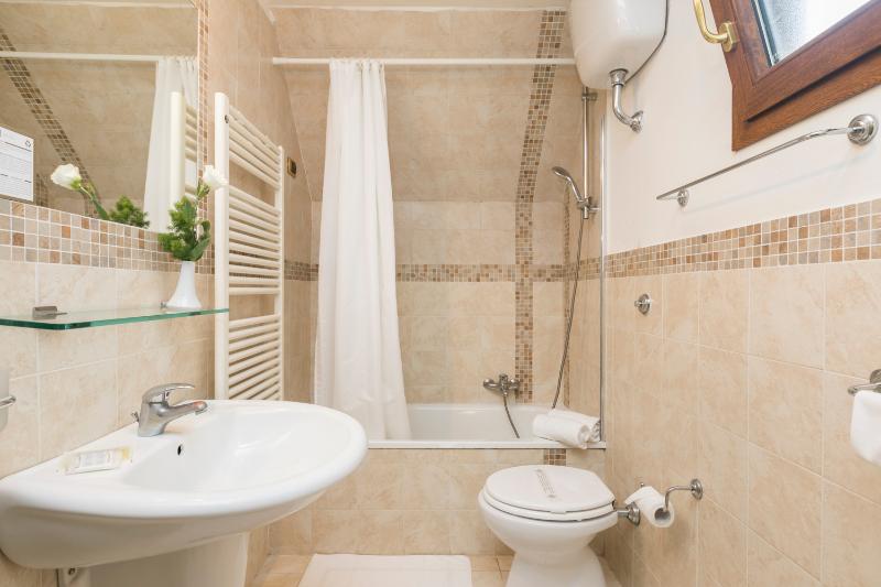 اتاق استاندارد چهار تخته, Villa Rosa