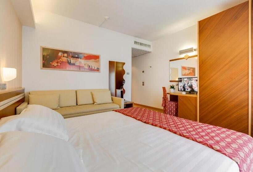 Четырехместный Номер Deluxe, Europa Beach Village
