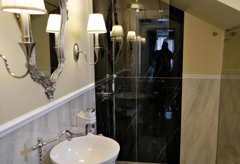 اتاق لوکس, Grant Boutique