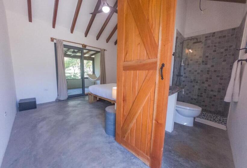 Standard studio with lake view, Catalina S Hideaway
