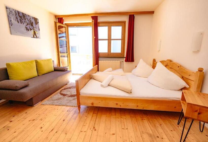 Трехместный Номер Стандарт с Балконом, Das Cityhouse