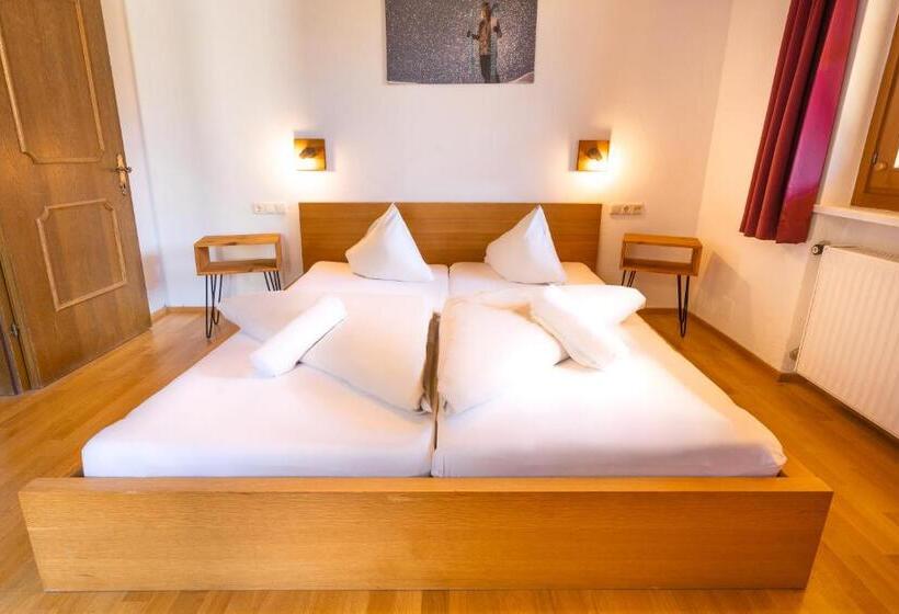 Номер Стандарт с Балконом, Das Cityhouse