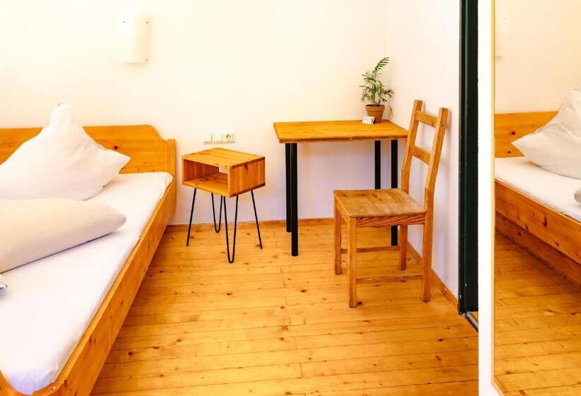 Трехместный Номер Стандарт с Балконом, Das Cityhouse