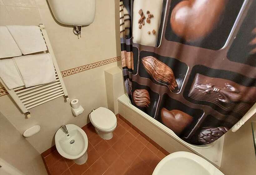 اتاق اکونومی, Choco