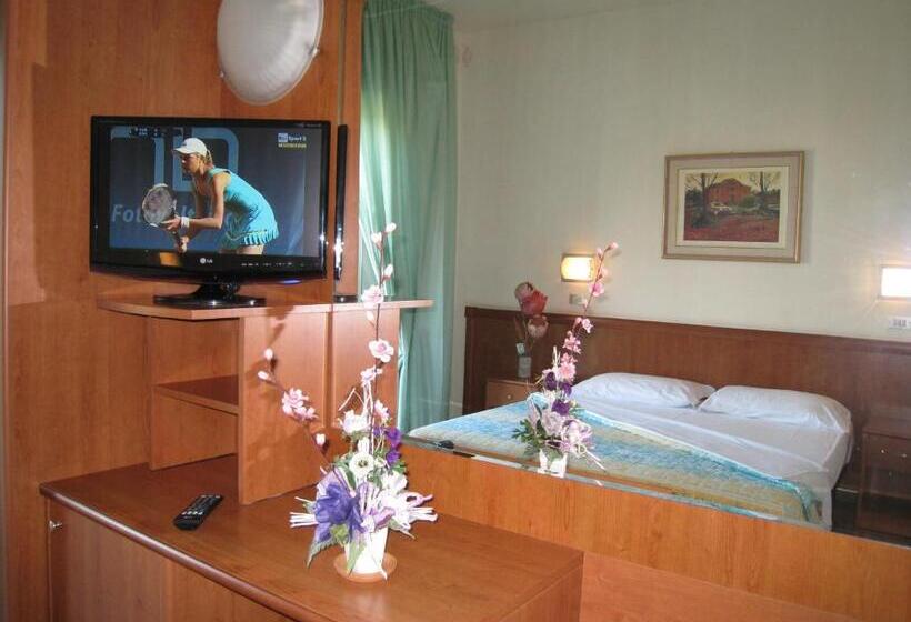 غرفة قياسية ثلاثية, Albergo Boomerang