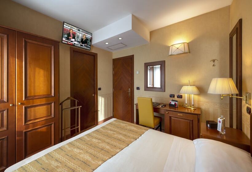 اتاق اکونومی, Lancaster