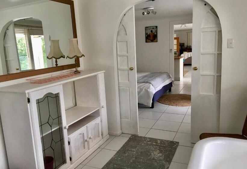 스위트 킹사이즈 침대, Eumundi Guesthouse And B&b
