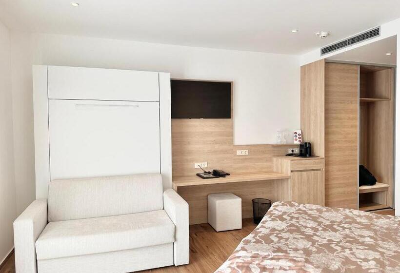 اتاق لوکس سه تخته, Boutique Hotel Grahor