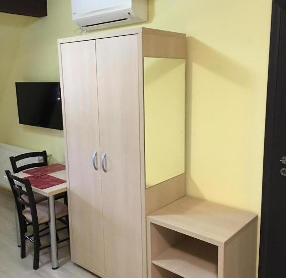 اتاق لوکس, Casa Mots