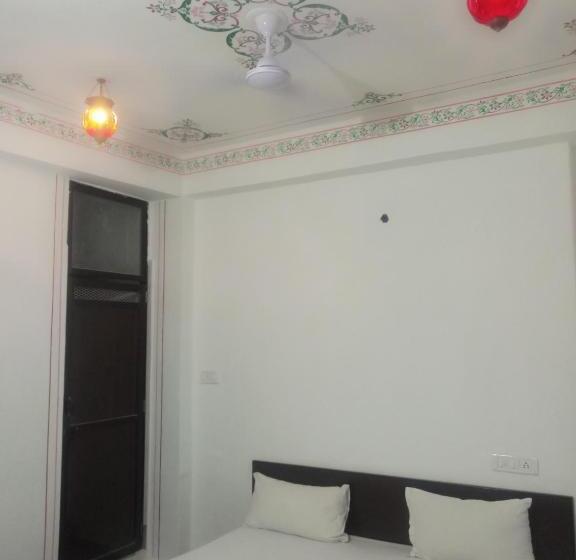 اتاق اکونومی, The Royal Lake View Villa