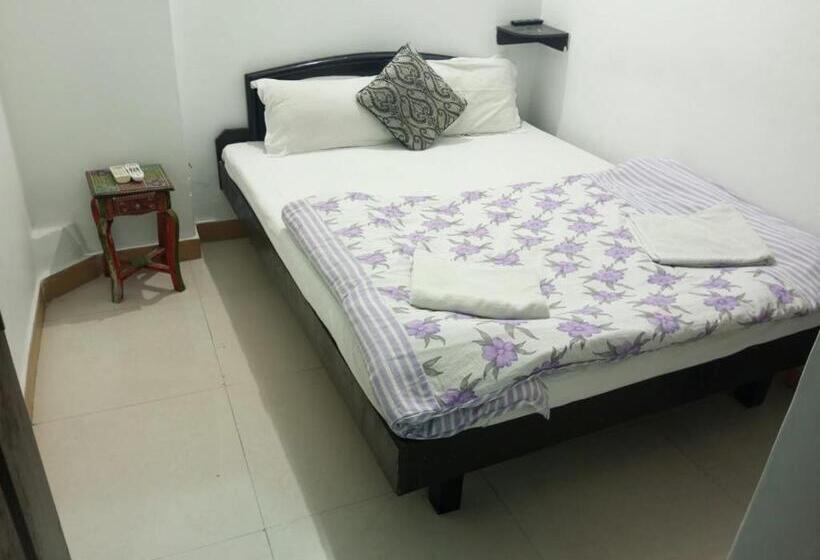 اتاق استاندارد یک نفره, The Royal Lake View Villa