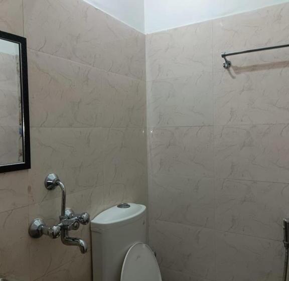 اتاق اکونومی, The Royal Lake View Villa
