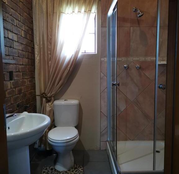 Номер Стандарт, Bastille De Blignaut B&b