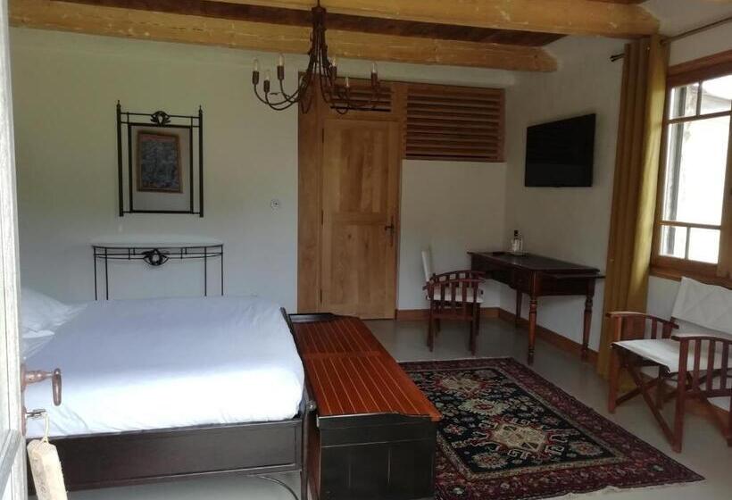 Номер Стандарт Вид на Сад, B&b Clos De Saint Maime