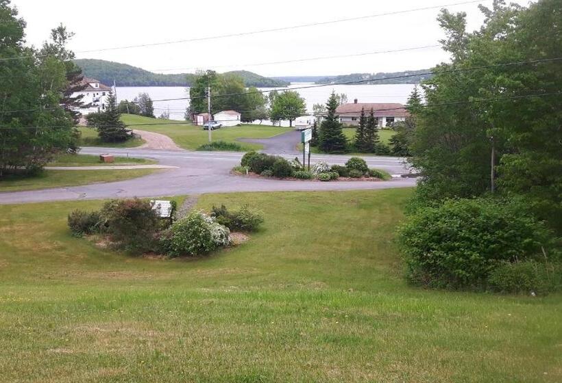 Номер Стандарт Вид на Озеро, Fair Isle Motel
