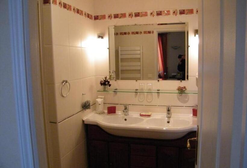 Standard room with outdoor bath, Les Sureaux