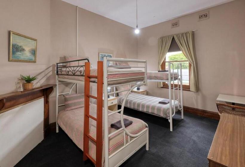Четырехместный Номер Стандарт, Union Hotel Tumbarumba