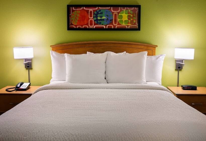 Люкс 2 Спальни, Sonesta Simply Suites Detroit Novi
