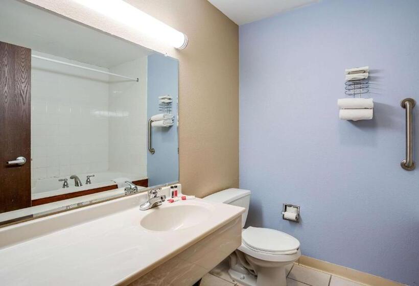 장애인을 위한 스탠다드 룸, Quality Inn Calvert City  Paducah East