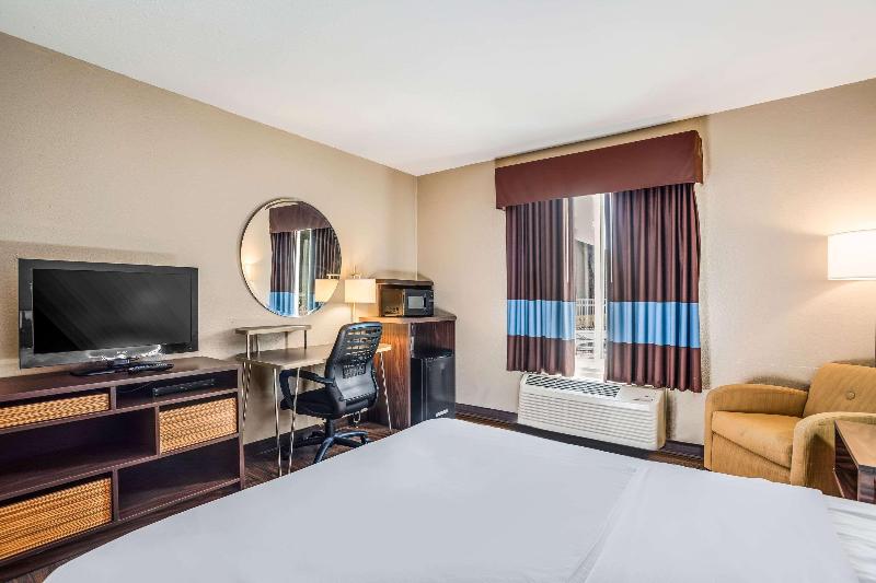 장애인을 위한 킹사이즈 침대 스탠다드 룸, Quality Inn Calvert City  Paducah East