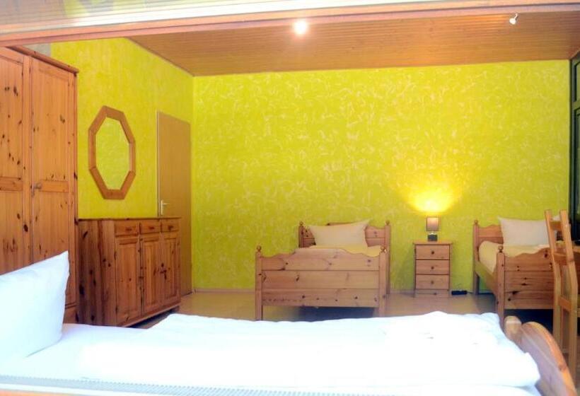 Апартаменты 1 Спальня Нижний Этаж, Gästehaus Zimmer Frei