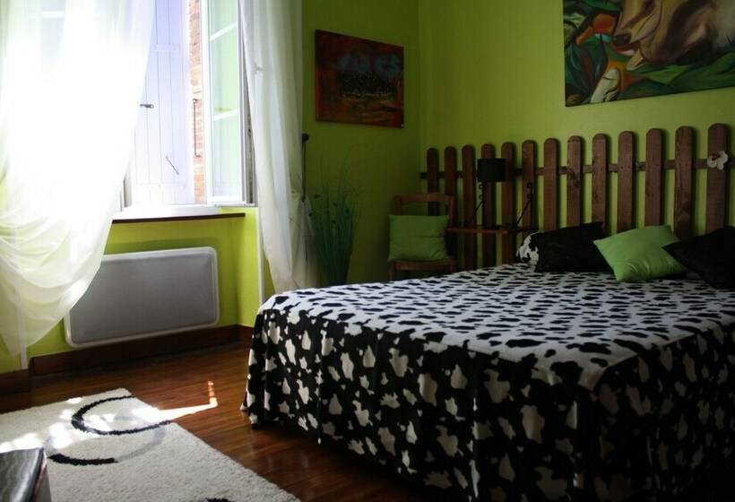 Номер Стандарт Вид на Сад, Relais De L Alaric