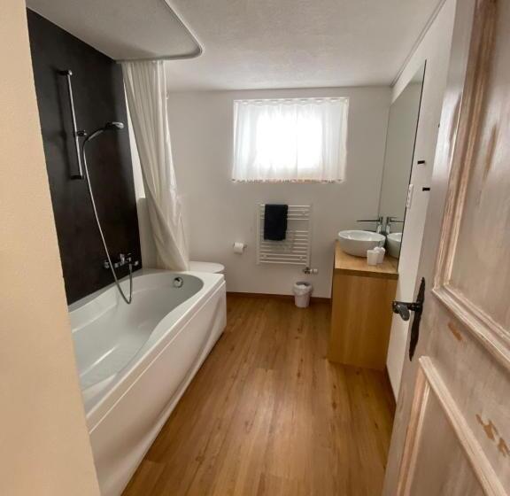 Четырехместный Номер Стандарт, B&b Berninapass