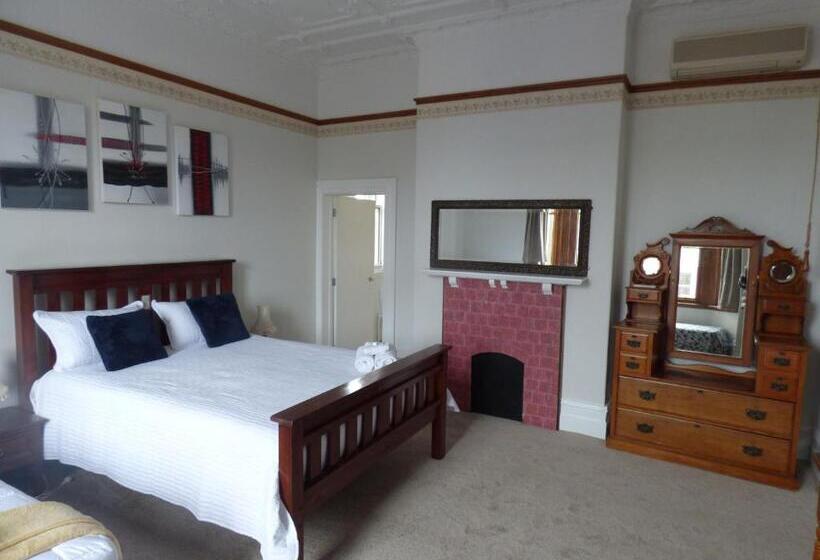 اتاق استاندارد چهار تخته, Sahara Guest House